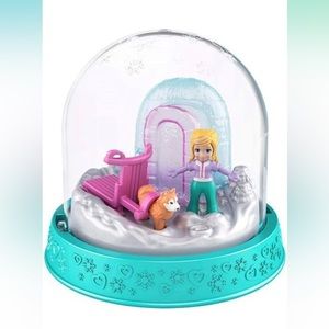 NWT Polly Pocket Winter Fun Snow Globe - Polly Goes Dog Sledding to her Igloo